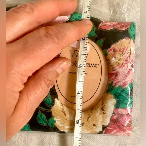 Floral Photo Frame with Pink and Green Accents - Picture 4 of 4